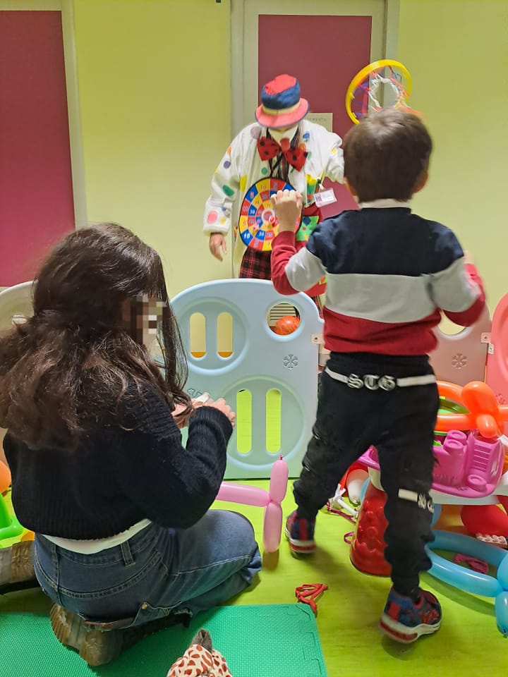 I clown di corsia all'Ospedale San Carlo di Potenza — foto 1