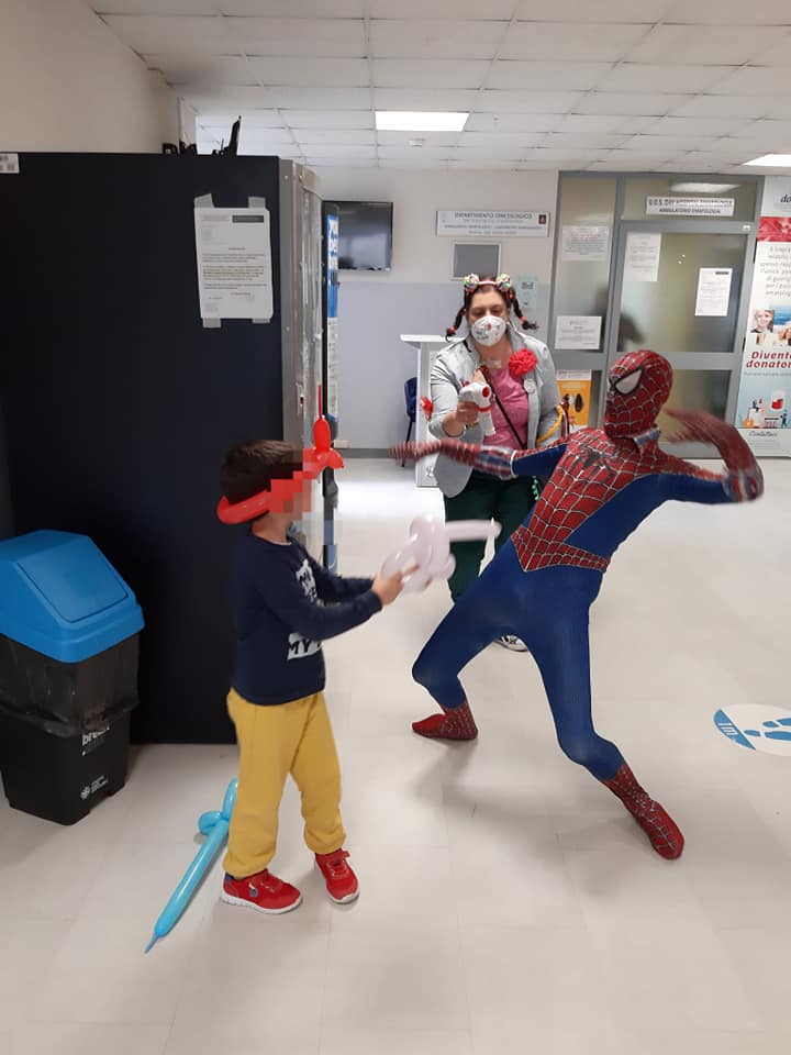 I clown di corsia all'Ospedale San Carlo di Potenza — foto 2