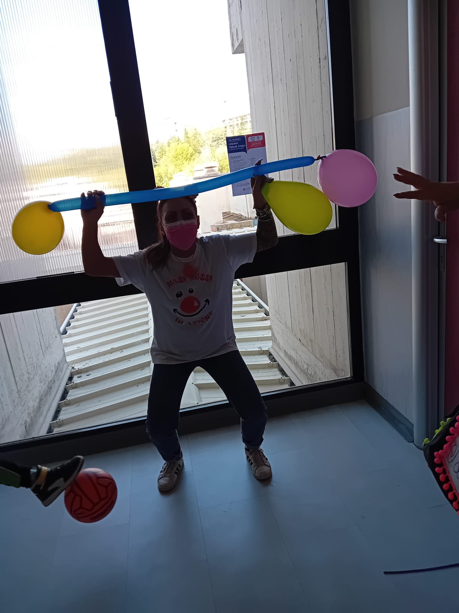 I clown di corsia all'Ospedale San Carlo di Potenza — foto 6