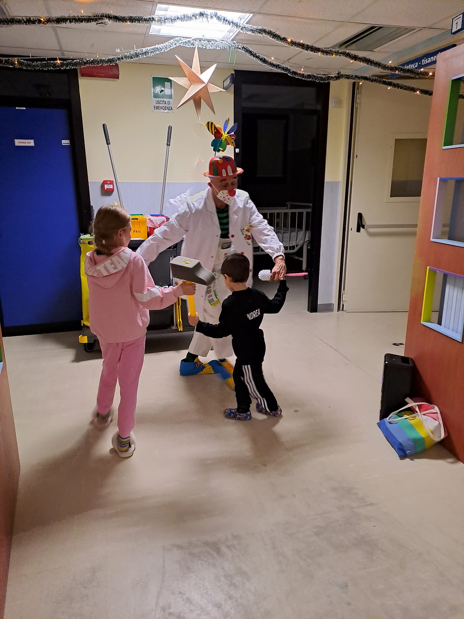 I clown di corsia all'Ospedale San Carlo di Potenza — foto 8